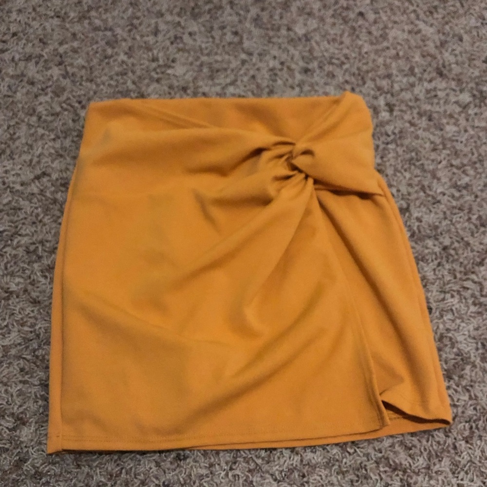 Mustard skirt